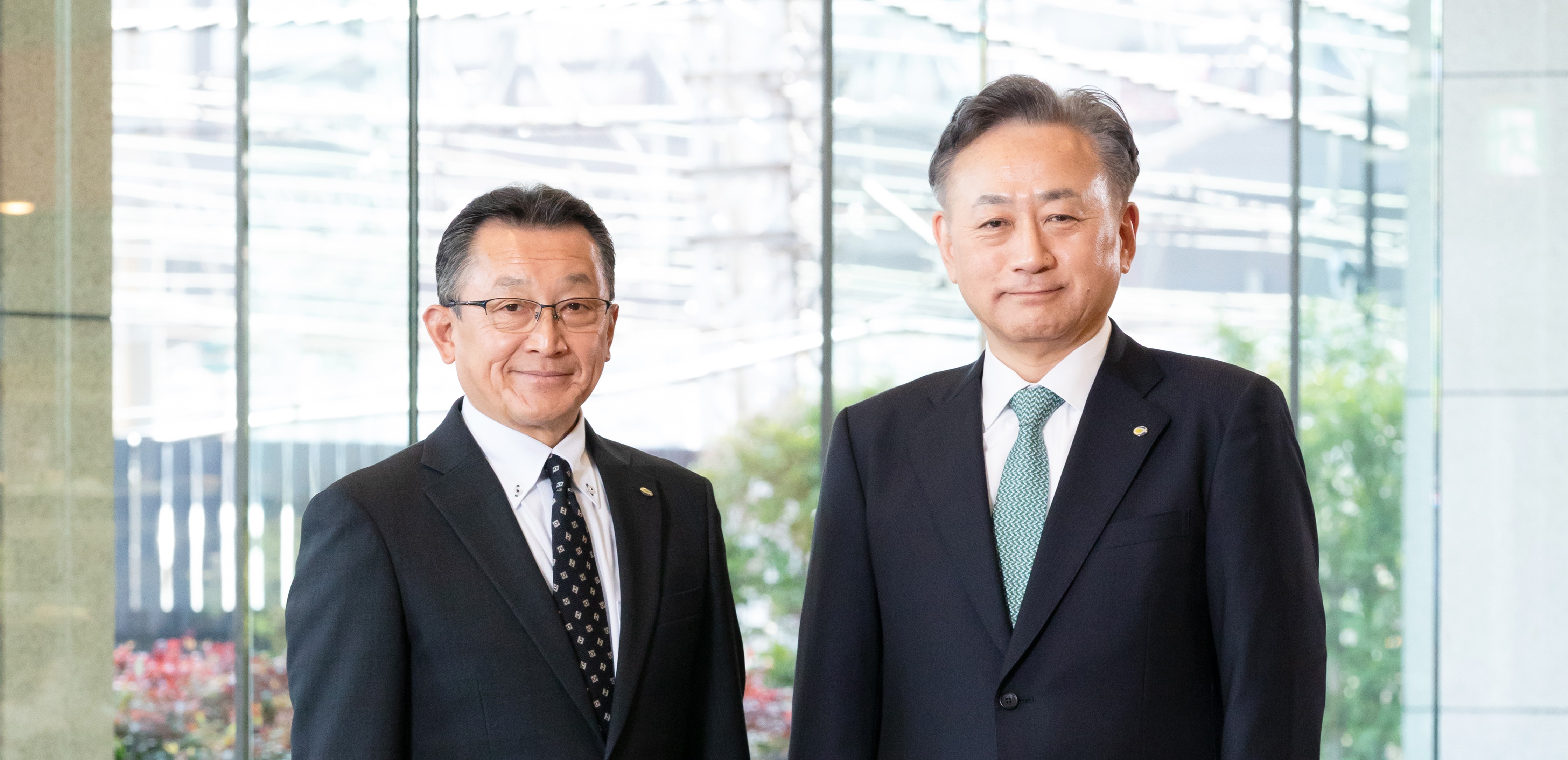 代表取締役社長　辻󠄀本　伊久治